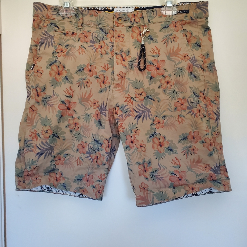 Cactus Man Grunge Tan Floral Men Shorts with Key Lanyard Size 34 Waist 5 Pockets